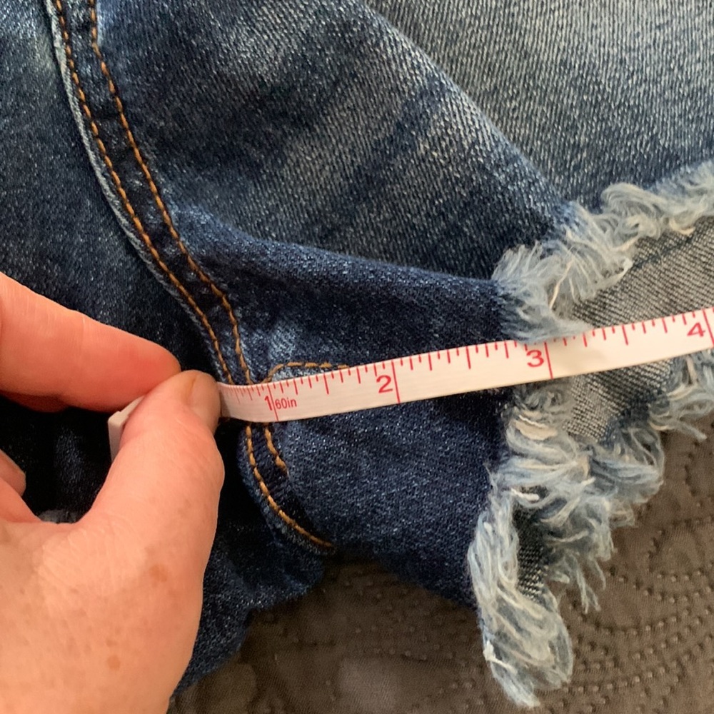 Old Navy Boyfriend Jean Shorts size 4 - Picture 3 of 6